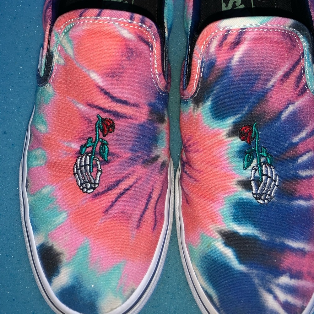 Tiedye slip on vans with rose in skull hand